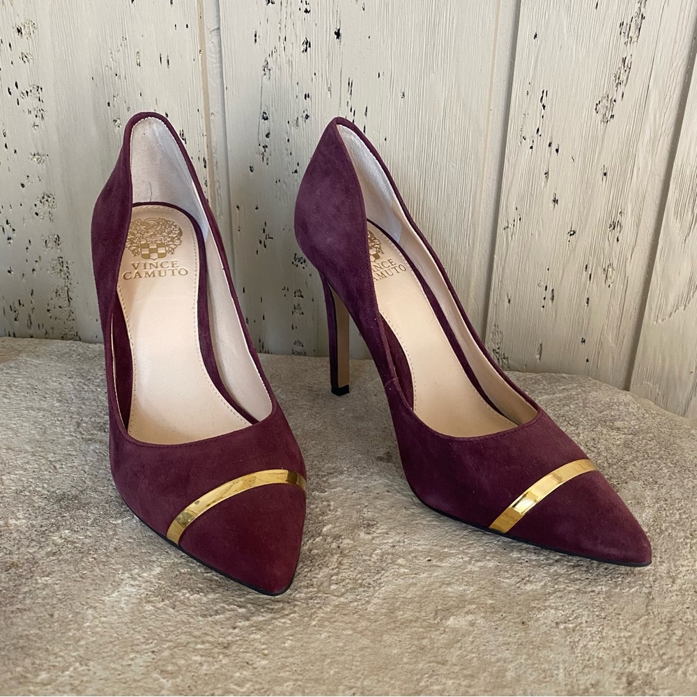 💐HOST PIC!💐Beautiful Vince Camuto burgundy suede pumps NWOT